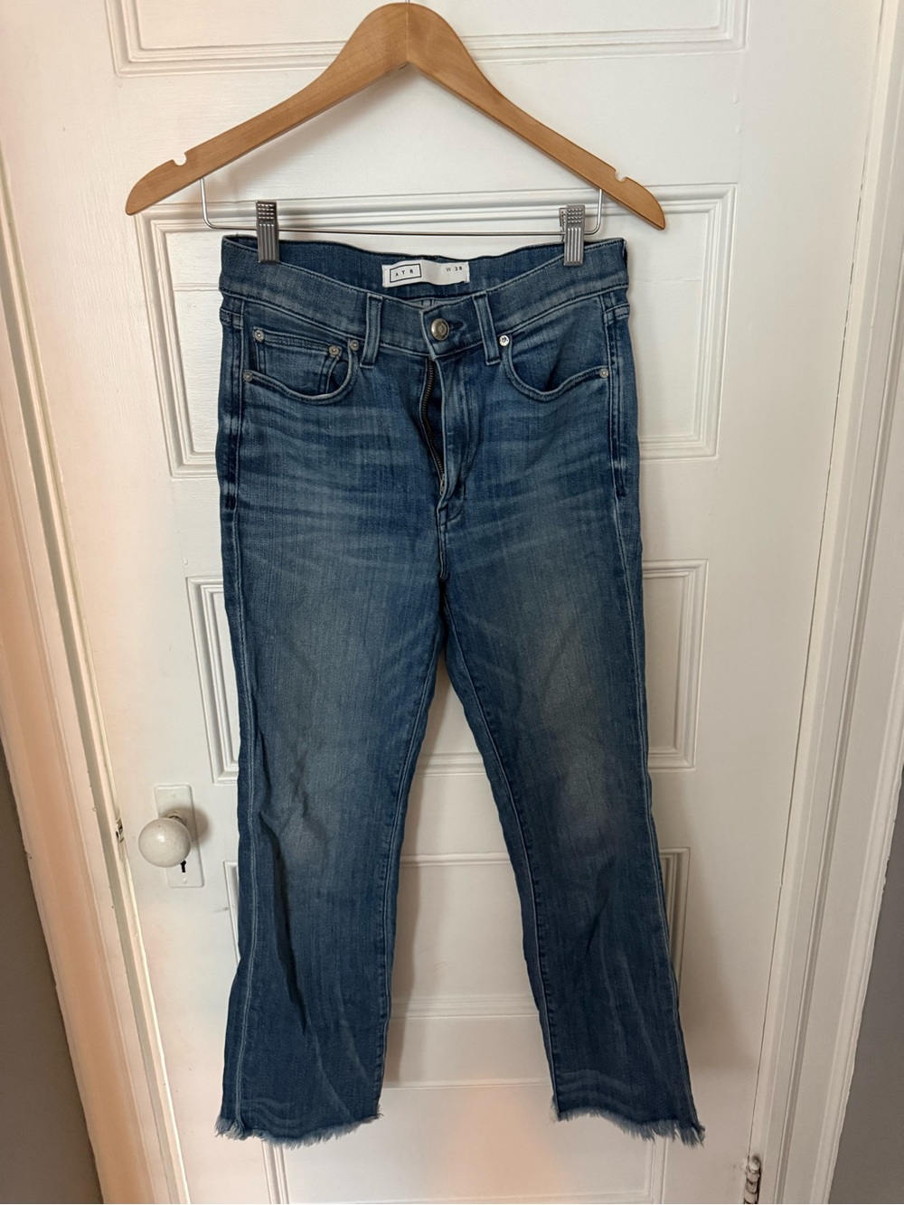 AYR Women’s Medium Blue Bomb Pop Cropped Raw-Hem Jeans